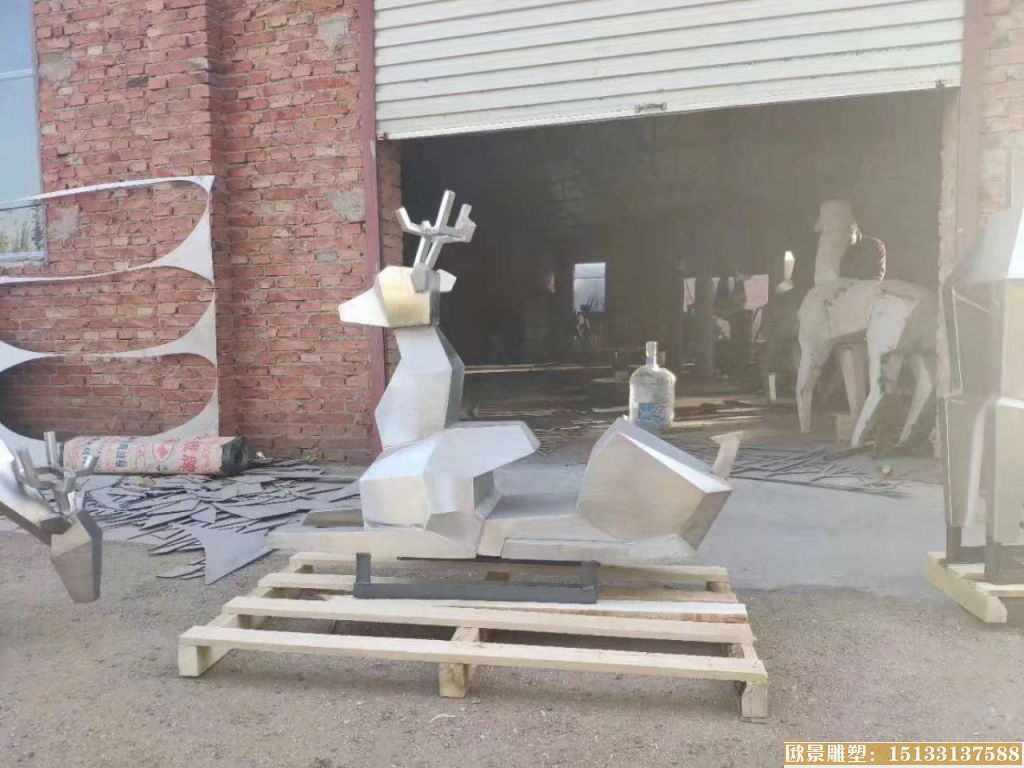 不锈钢拉丝面小鹿雕塑 草坪动物雕塑2