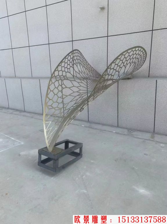 不锈钢异型镂空叶子雕塑2