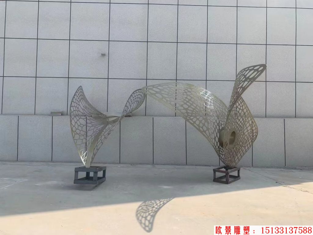 不锈钢异型镂空叶子雕塑6