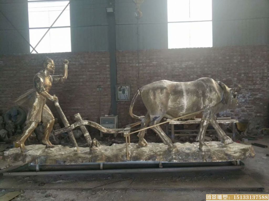 耕地牛铜雕塑，人物耕地专题雕塑1